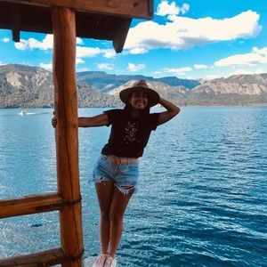 Meet your Posher, Guadaa